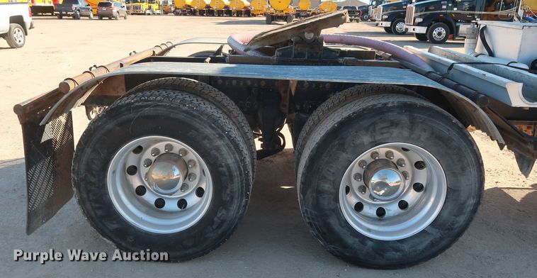 image for item GS9767 2013 Western Star 4900SB semi truck