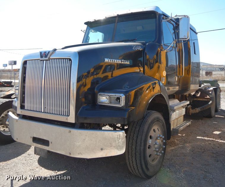 image for item GS9768 2013 Western Star 4900SB semi truck