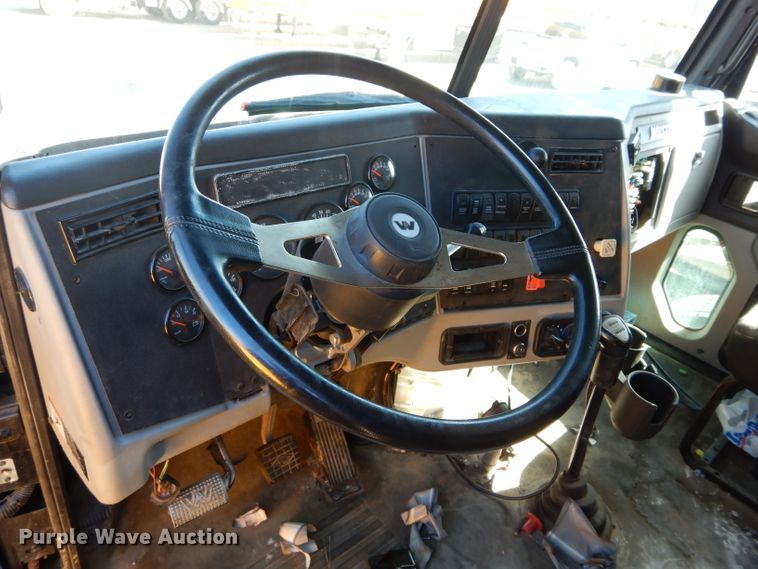 image for item GS9768 2013 Western Star 4900SB semi truck