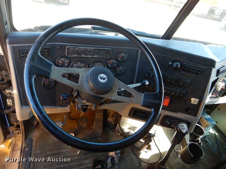 image for item GS9768 2013 Western Star 4900SB semi truck