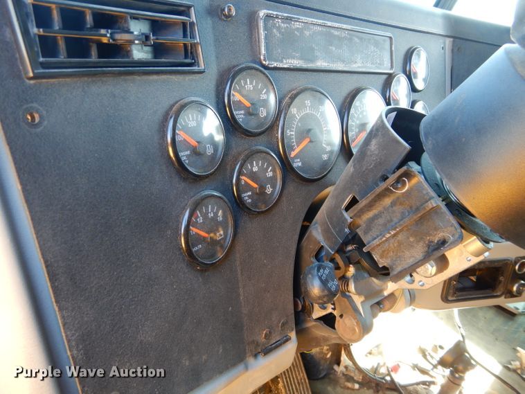 image for item GS9768 2013 Western Star 4900SB semi truck