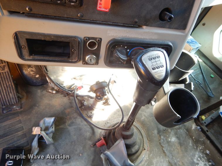 image for item GS9768 2013 Western Star 4900SB semi truck