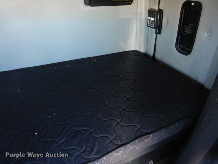 image for item GS9768 2013 Western Star 4900SB semi truck