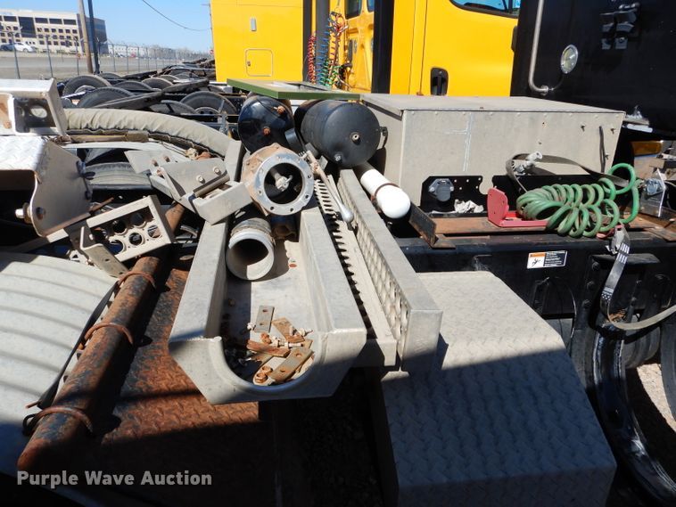 image for item GS9768 2013 Western Star 4900SB semi truck