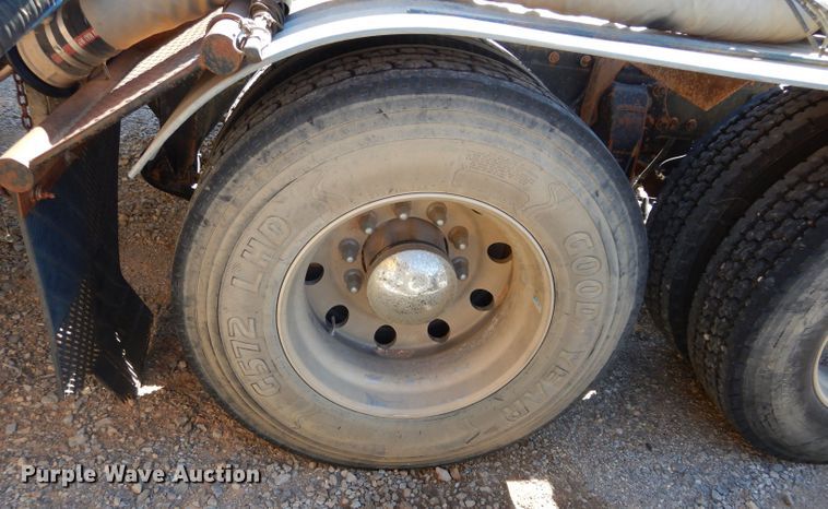 image for item GS9768 2013 Western Star 4900SB semi truck