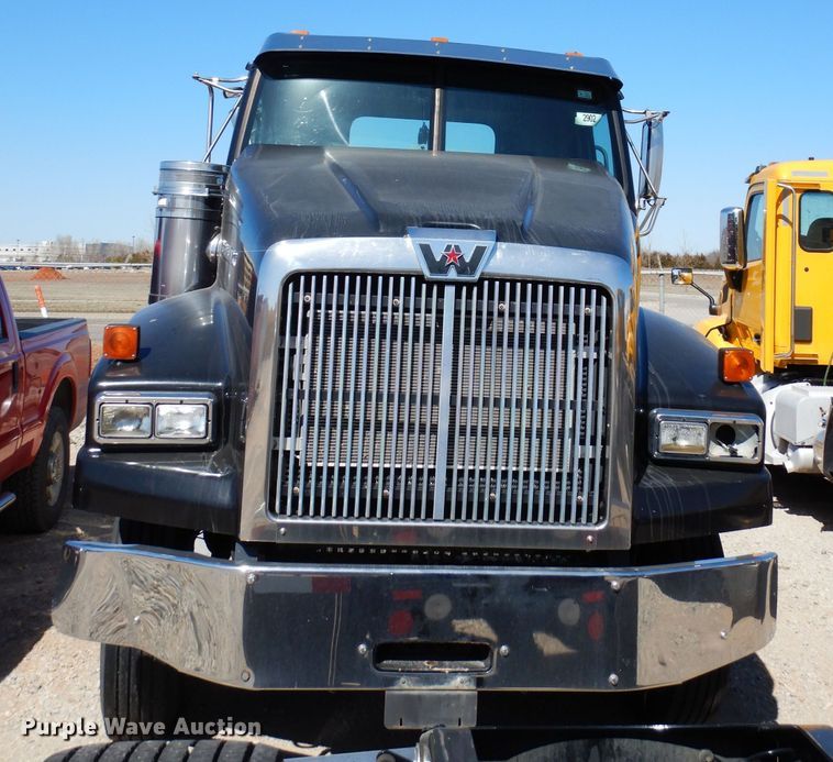 image for item GS9769 2013 Western Star 4900SB semi truck