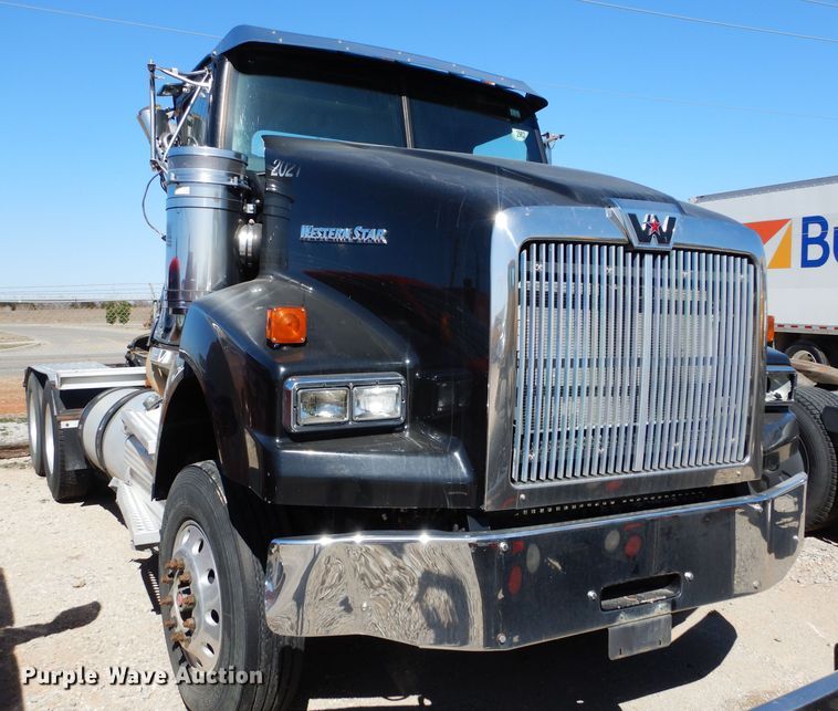 image for item GS9769 2013 Western Star 4900SB semi truck