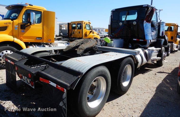image for item GS9769 2013 Western Star 4900SB semi truck