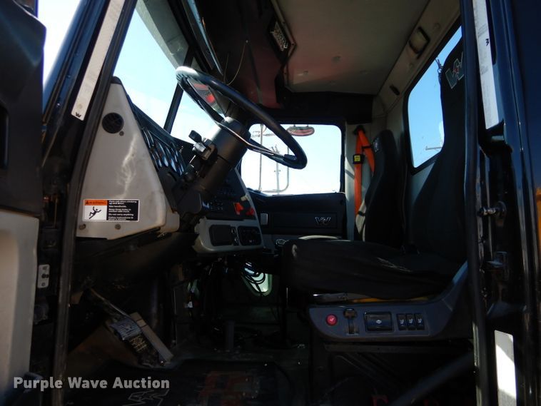 image for item GS9769 2013 Western Star 4900SB semi truck