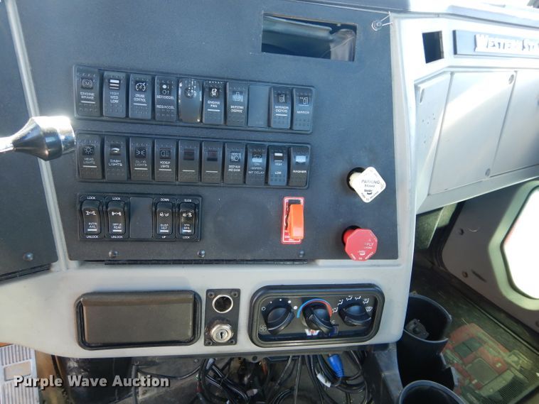 image for item GS9769 2013 Western Star 4900SB semi truck