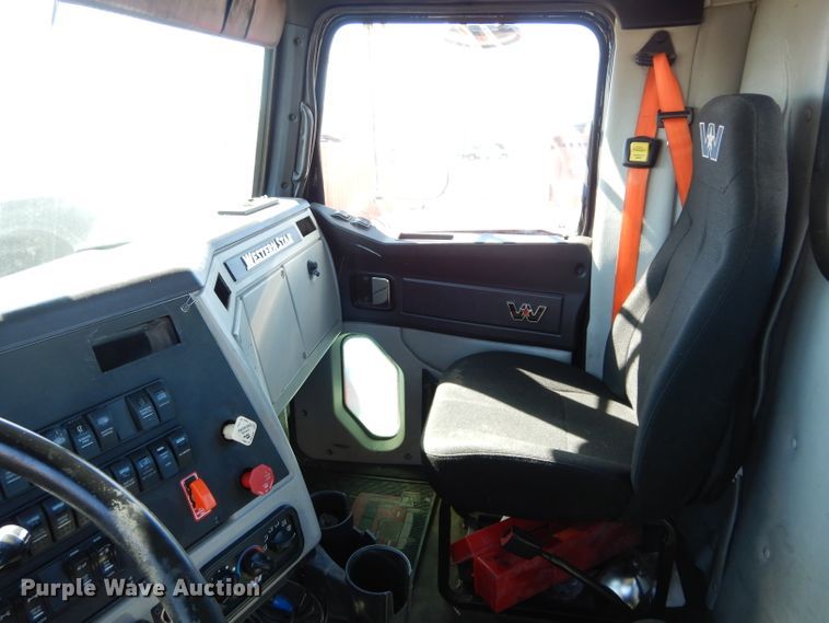 image for item GS9769 2013 Western Star 4900SB semi truck