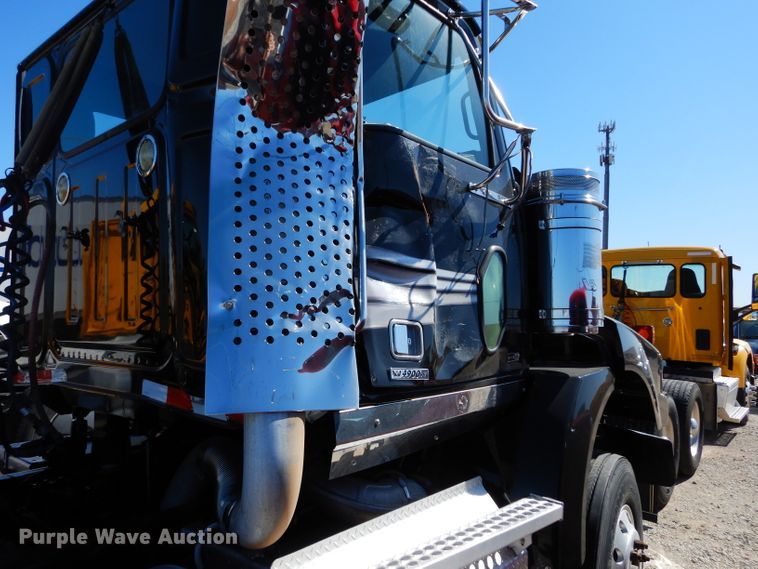 image for item GS9769 2013 Western Star 4900SB semi truck