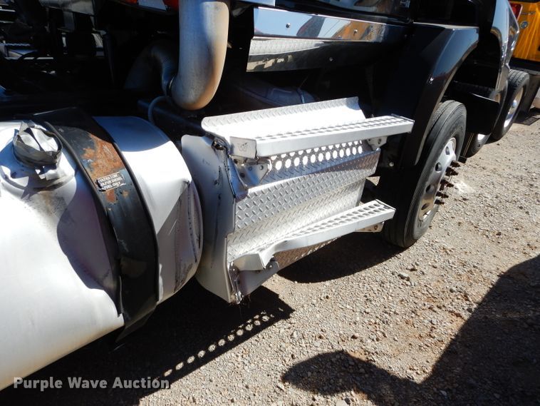 image for item GS9769 2013 Western Star 4900SB semi truck