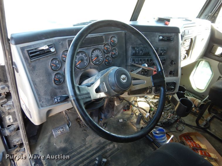 image for item GS9770 2013 Western Star 4900SB semi truck