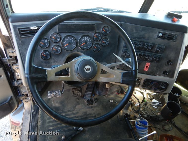 image for item GS9770 2013 Western Star 4900SB semi truck