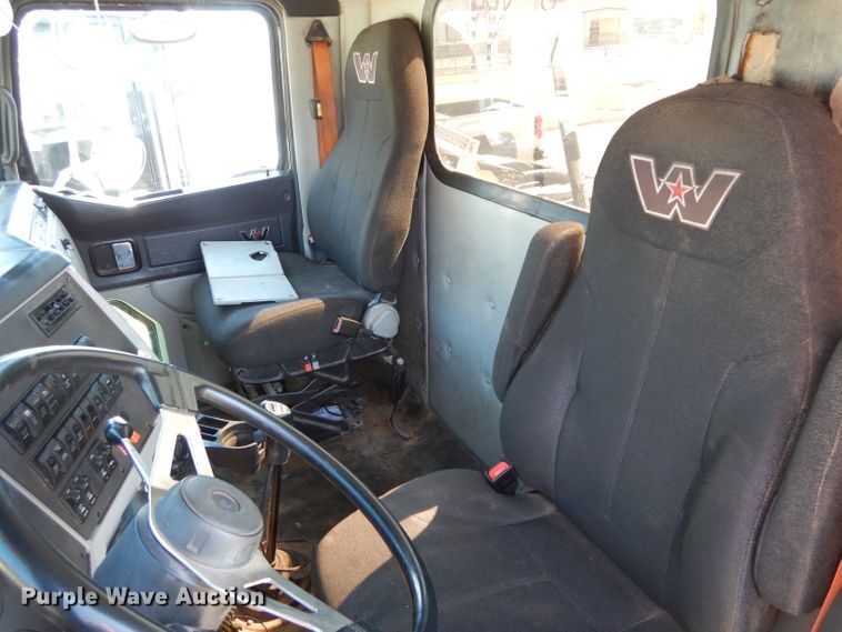 image for item GS9771 2013 Western Star 4900SB semi truck