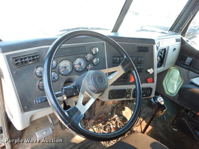 image for item GS9771 2013 Western Star 4900SB semi truck