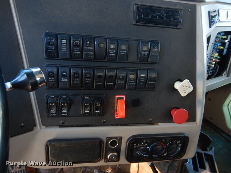 image for item GS9771 2013 Western Star 4900SB semi truck