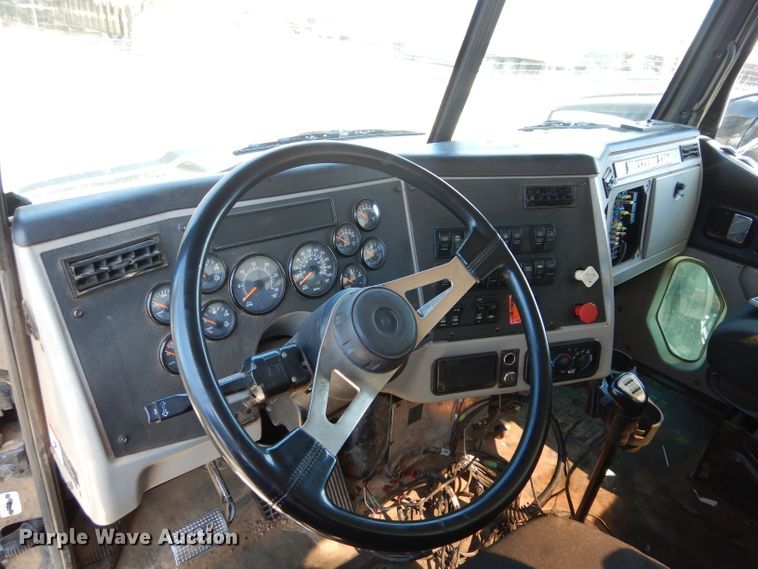 image for item GS9771 2013 Western Star 4900SB semi truck