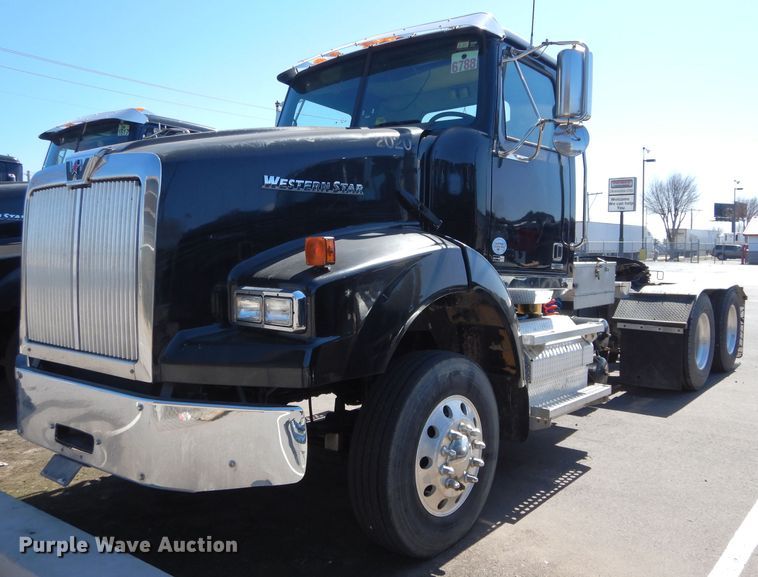 image for item GS9772 2013 Western Star 4900SB semi truck