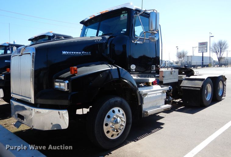 image for item GS9772 2013 Western Star 4900SB semi truck