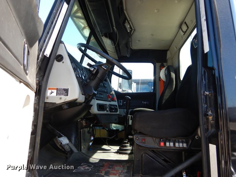 image for item GS9772 2013 Western Star 4900SB semi truck