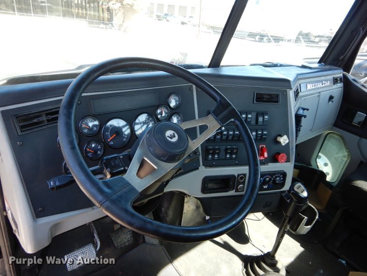 image for item GS9772 2013 Western Star 4900SB semi truck