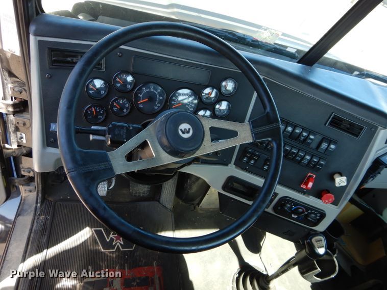 image for item GS9772 2013 Western Star 4900SB semi truck