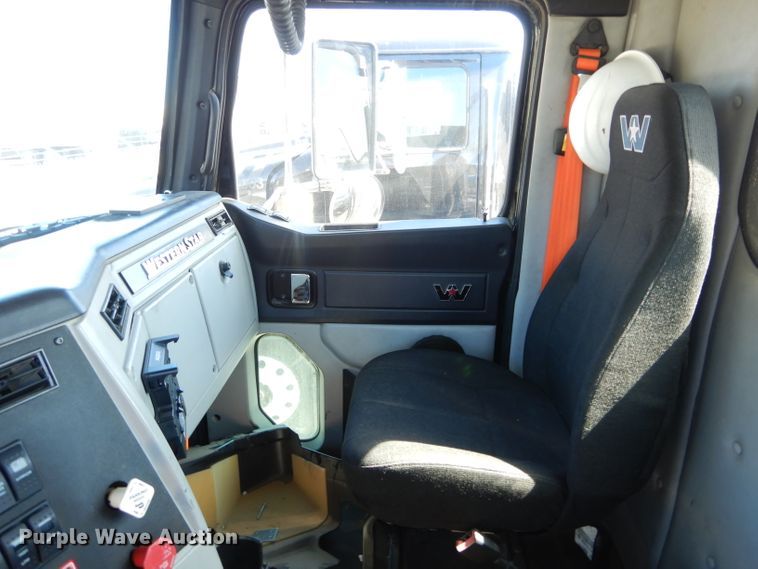 image for item GS9772 2013 Western Star 4900SB semi truck