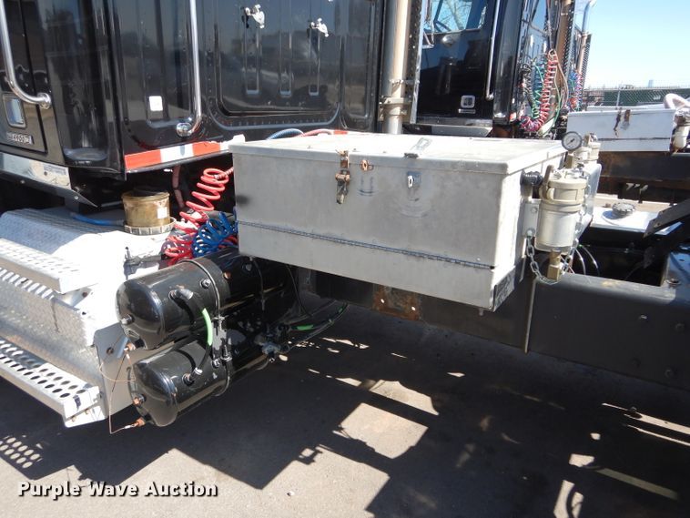 image for item GS9772 2013 Western Star 4900SB semi truck