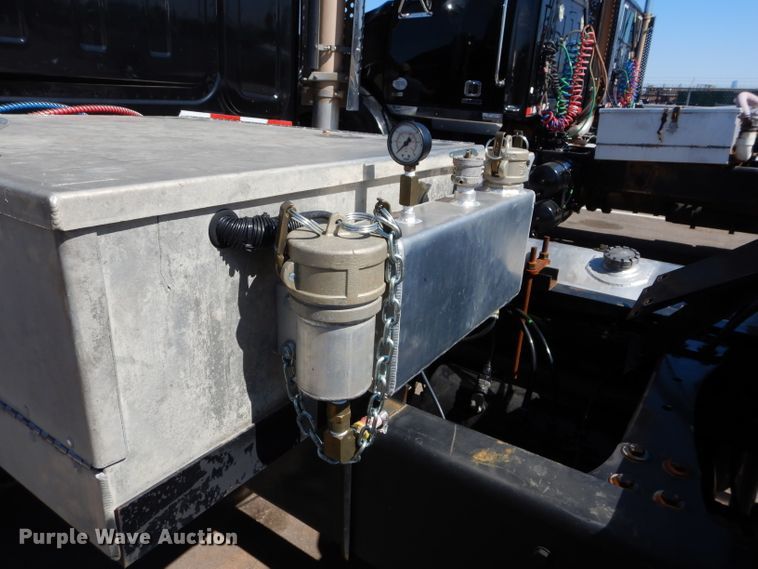 image for item GS9772 2013 Western Star 4900SB semi truck