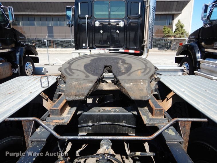 image for item GS9772 2013 Western Star 4900SB semi truck