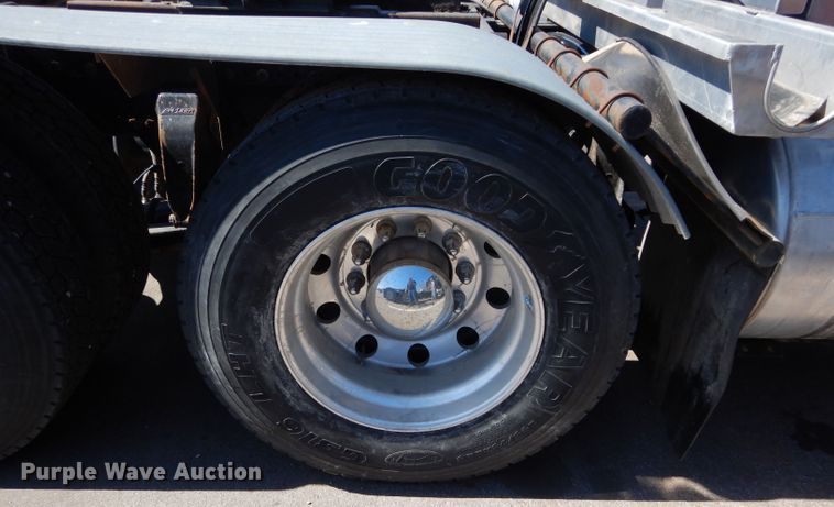 image for item GS9772 2013 Western Star 4900SB semi truck