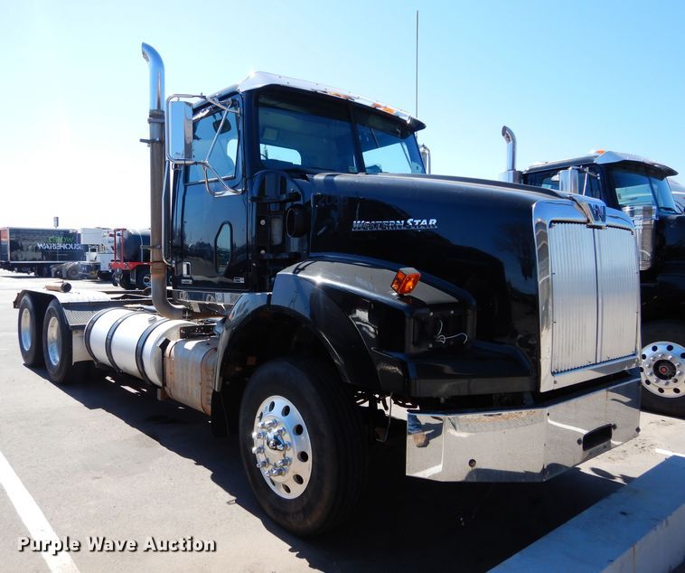 image for item GS9773 2013 Western Star 4900SB semi truck