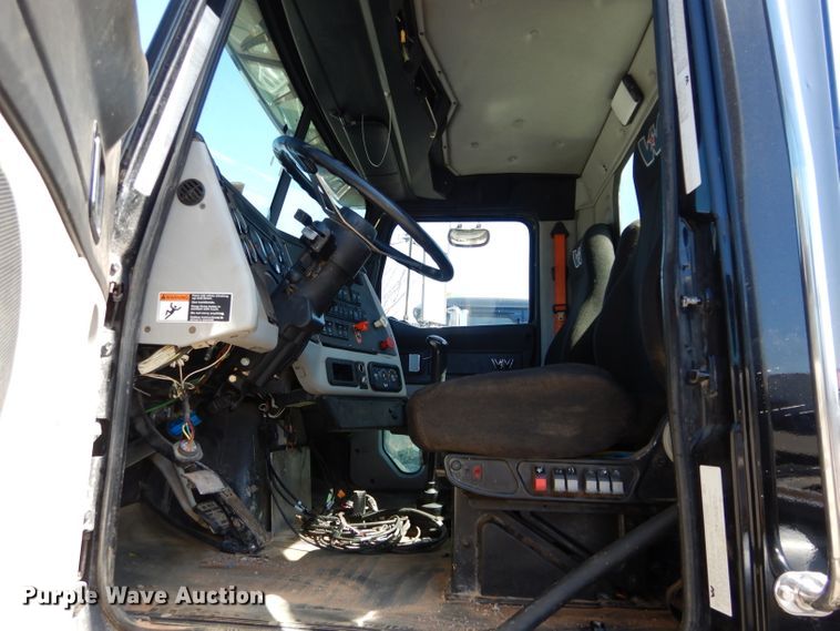 image for item GS9773 2013 Western Star 4900SB semi truck