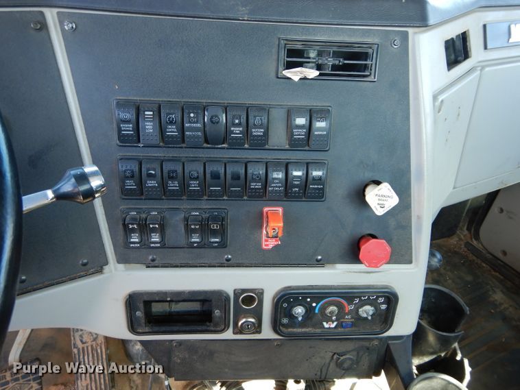 image for item GS9773 2013 Western Star 4900SB semi truck