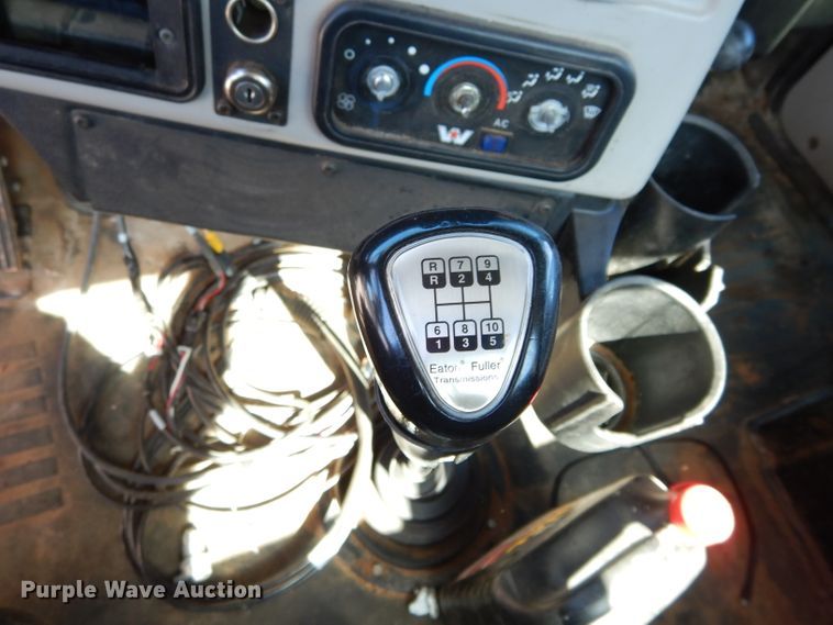 image for item GS9773 2013 Western Star 4900SB semi truck