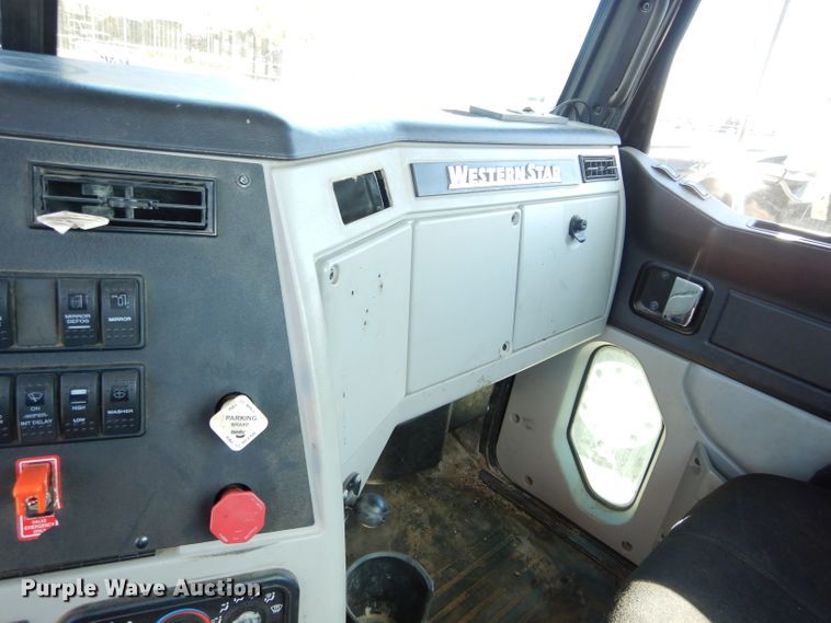 image for item GS9773 2013 Western Star 4900SB semi truck