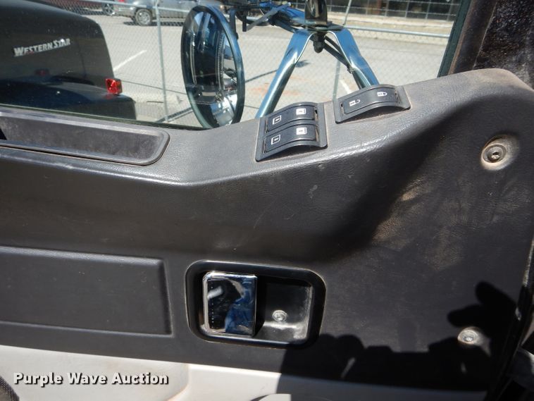 image for item GS9773 2013 Western Star 4900SB semi truck