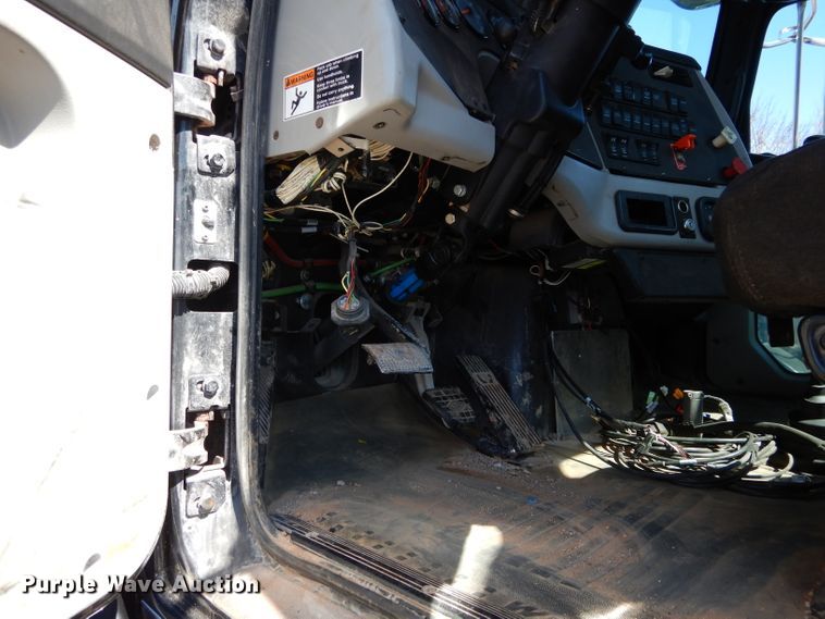 image for item GS9773 2013 Western Star 4900SB semi truck