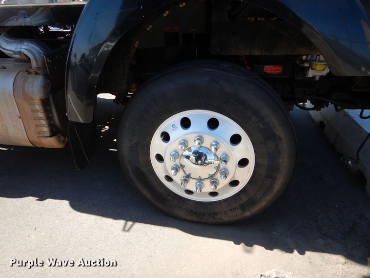 image for item GS9773 2013 Western Star 4900SB semi truck