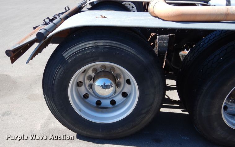 image for item GS9773 2013 Western Star 4900SB semi truck