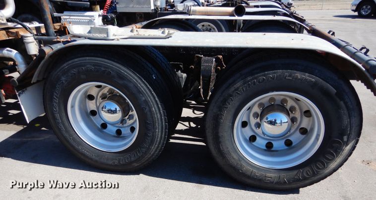 image for item GS9773 2013 Western Star 4900SB semi truck