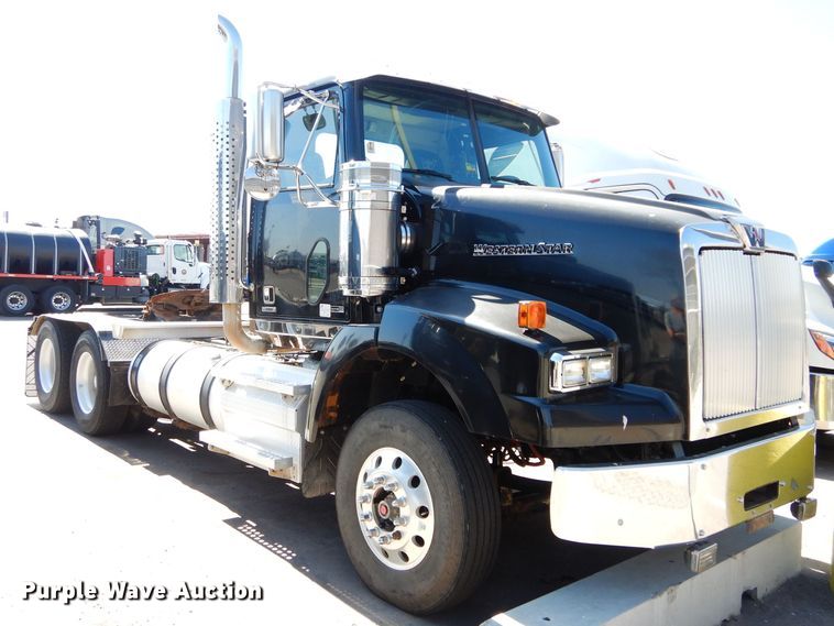 image for item GS9774 2013 Western Star 4900SB semi truck