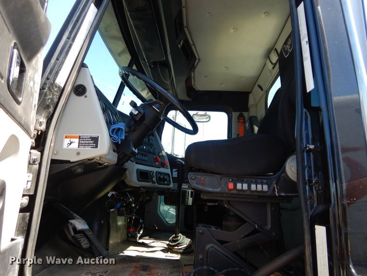 image for item GS9774 2013 Western Star 4900SB semi truck