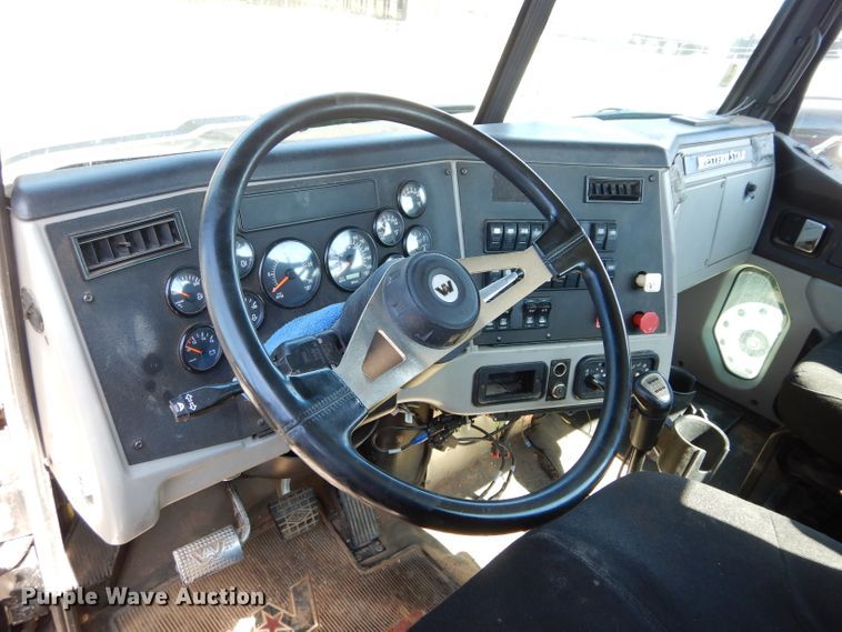 image for item GS9774 2013 Western Star 4900SB semi truck