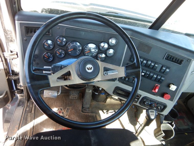 image for item GS9774 2013 Western Star 4900SB semi truck