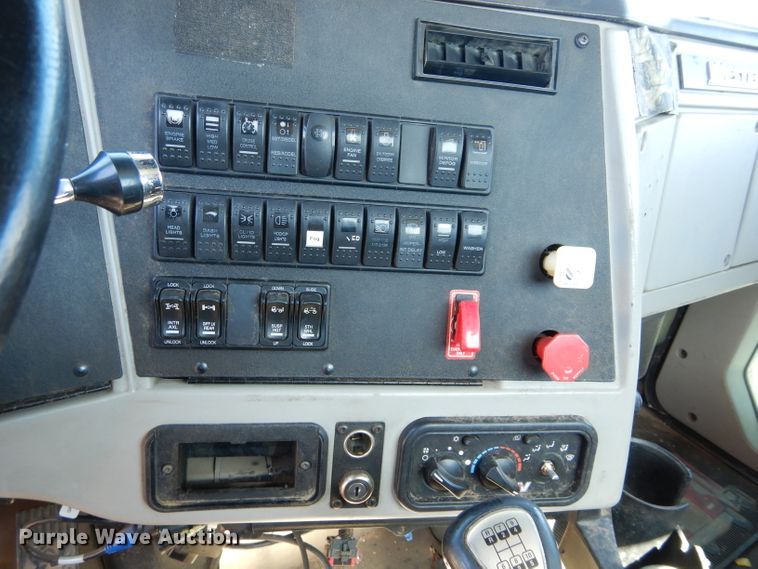 image for item GS9774 2013 Western Star 4900SB semi truck