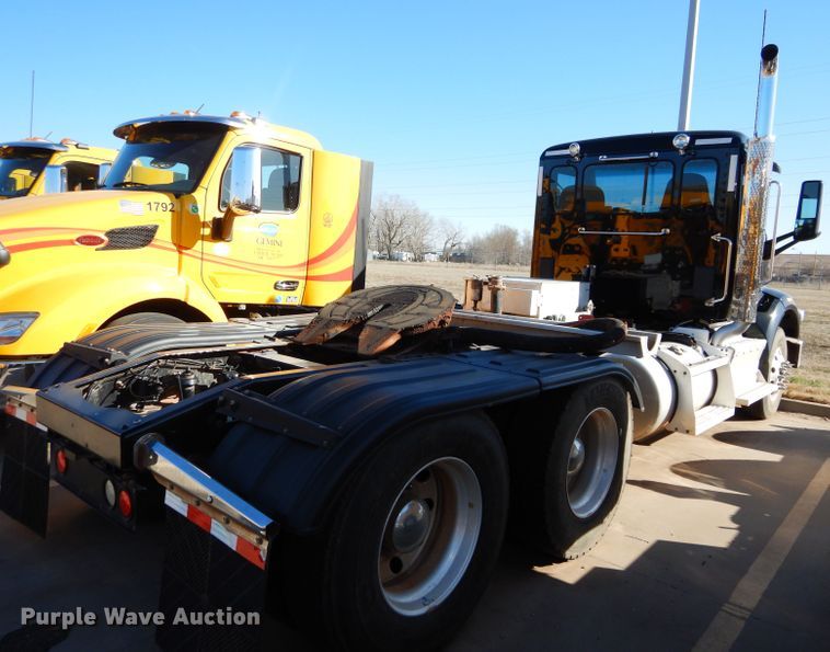 image for item GS9775 2016 Peterbilt 567 semi truck