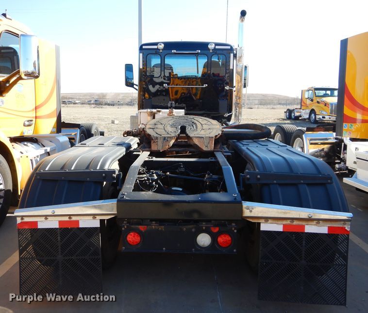 image for item GS9775 2016 Peterbilt 567 semi truck